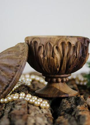Деревянная шкатулка из ореха с резьбой для украшений, для денег, для сахара2 фото