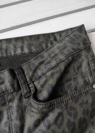 Лощені штани з тигровим принтом c&a, німеччина2 фото