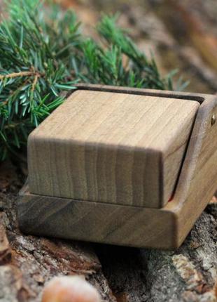 Свадебная коробочка шкатулка для кольца из натурального дерева орех3 фото