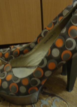 Босоніжки на платформі