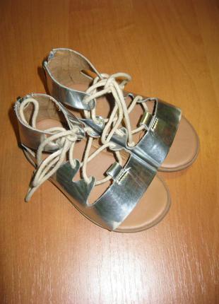 Босоножки "zara" размер 21.