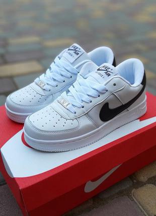 Кроссовки nike air force 1 белые с чёрным1 фото