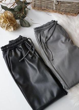 Стильные теплые брючки из эко-кожи, утепленные