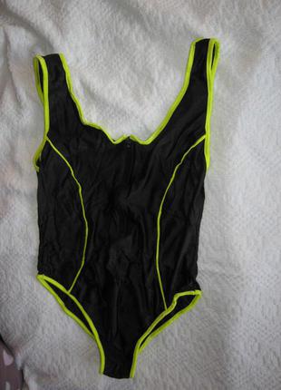 Купальник в переди змійка