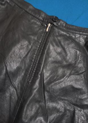 Отличная черная  кожаная юбка,42-46разм..4 фото