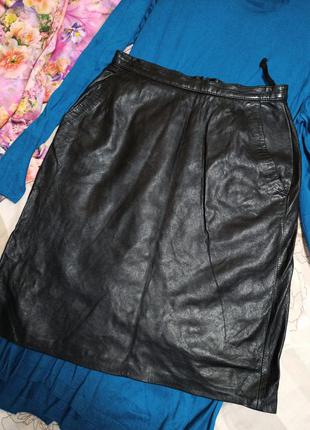 Отличная черная  кожаная юбка,42-46разм..1 фото
