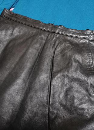 Отличная черная  кожаная юбка,42-46разм..2 фото