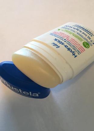 Mustela мустела поживний стік з холодним кремом