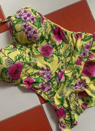 Яркий сдельный купальник debenhams в цветочный принт/с эффектом утяжки