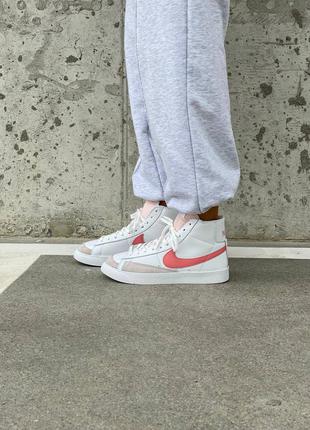 Женские кроссовки nike blazer ‘77  white/pink9 фото