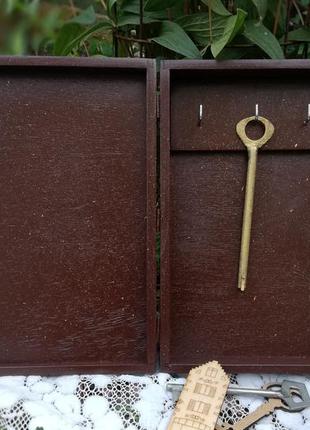 Ключница с дверцей, закрывающаяся2 фото