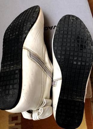 Белые осенние ботиночки 36р3 фото