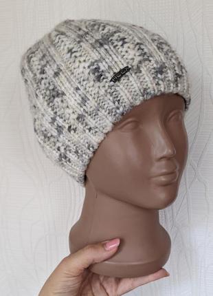 Зимняя вязаная шапка на флисе