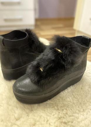 Чёрные кожаные зимние ботинки на меху2 фото