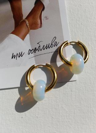 ♥️ золоті сережки з натури місячним каменем тренд бублики золоті сережки кільця стильна база 2022