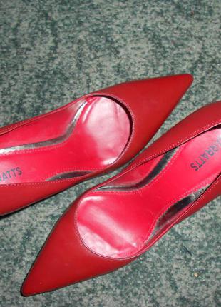 Шикарные кожаные лодочки barratts 36 р.