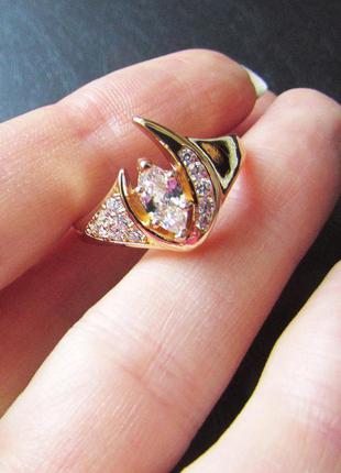 Изысканное позолоченное кольцо с фианитами, 18 р., новое! арт. 44536 фото