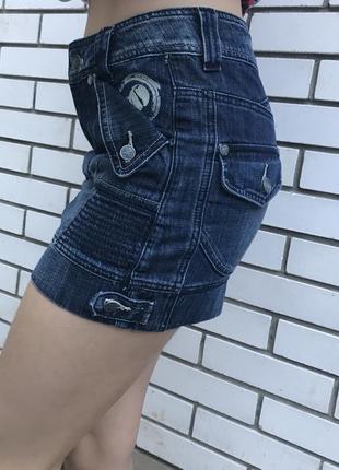Крутая,брендовая,джинсовая мини-юбка с накладными карманами3 фото
