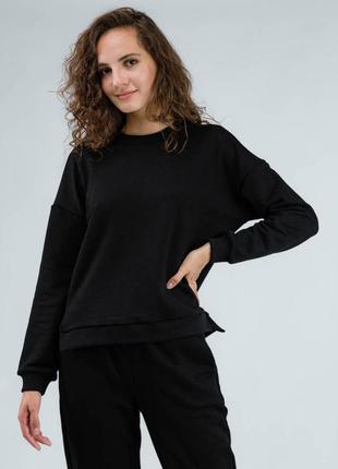 Свитшот с разрезами по бокам