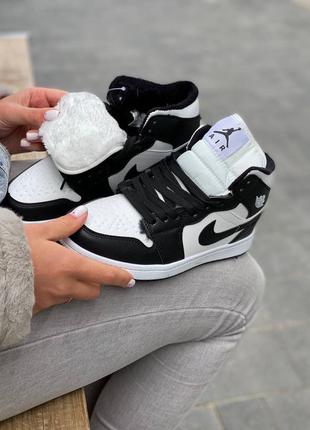 Nike air jordan чорно-білі на хутрі зимові кросівки найк джордан