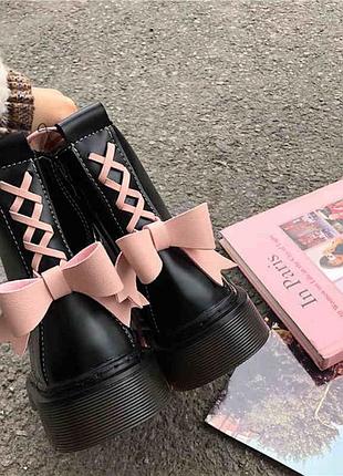 Тренд 2021-2022 женские ботинки с розовым бантом