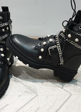Шикарні шкіряні чоботи zara