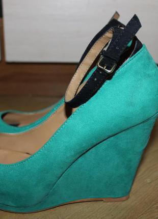 Супер стильні босоніжки , туфлі на танкетці zara