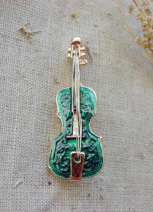 Оригінальна брошка у вигляді скрипки колір зелений золото5 фото