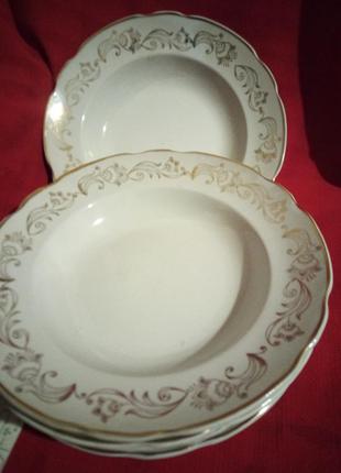 Большая глубокая тарелка в классическом стиле (фарфор ссср)