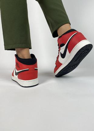 Жіночі кросівки nike air jordan 1 retro червоні з чорним/білим7 фото