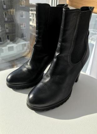Женские демисезонные кожаные сапоги чёрные каблук 9 см размер 36 стелька 23,5 см полусапожки2 фото