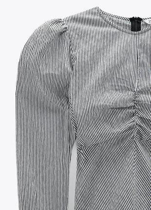 Блуза серая в вертикальную полоску объемные рукава со сборкой на груди и вытачками на спине zara4 фото