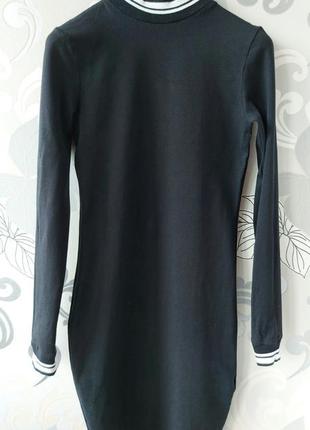 Чорне спортивне плаття гольф