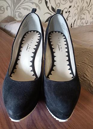 Женские туфли на танкетке