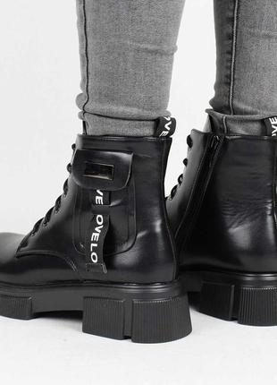 Стильные черные осенние деми ботинки на платформе толстой подошве модные короткие3 фото