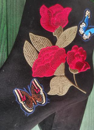 Роскошные сапоги с вышивкой