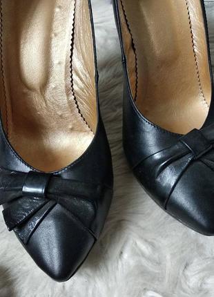 Туфли черные натуральные кожаные на каблуке3 фото