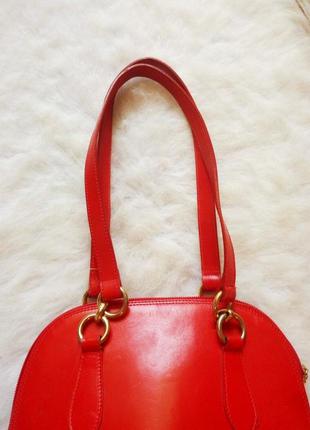 Каркасная вместительная красная сумка со средними ручками червона каркасная италия2 фото