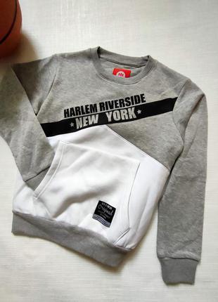 Свитер с карманом для мальчика