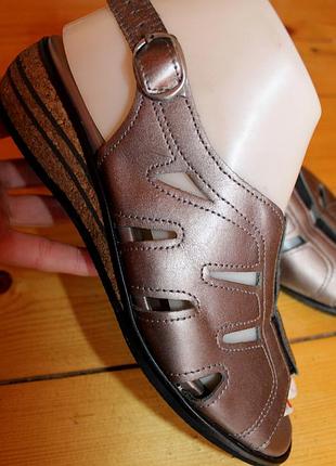 38 розм. босоніжки conforsana. шкіра довжина внутрішньої устілки 24 див, ширина підошви 8,5 див., танк