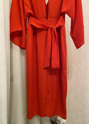 Вечерний коктейльное платье миди силуэтное красного цвета8 фото