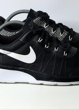 Стильные кроссовки