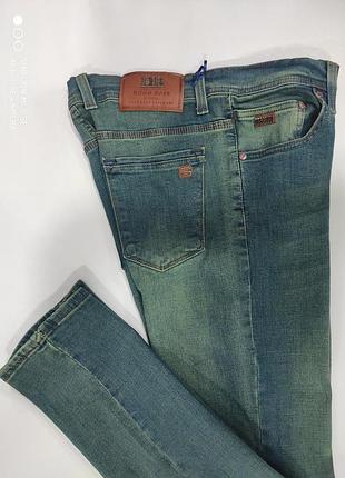 Стильные мужские джинсы