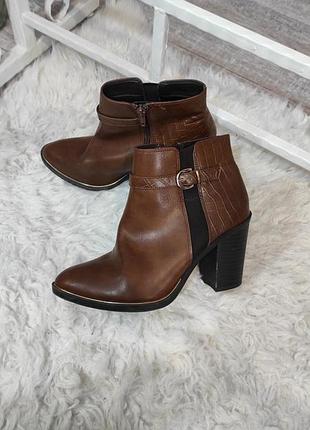 Шикарні чобітки р 39