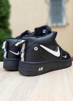 Зимові жіночі чорно-білі кросівки хутро цигейка nike air force 1 mid lv8🆕найк аір форс4 фото