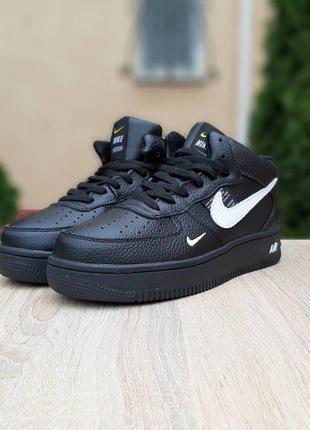 Зимові жіночі чорно-білі кросівки хутро цигейка nike air force 1 mid lv8🆕найк аір форс3 фото