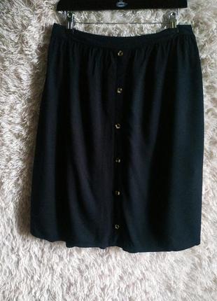 #9 стильная однотонная юбка из визскы на резинке с пуговицами3 фото