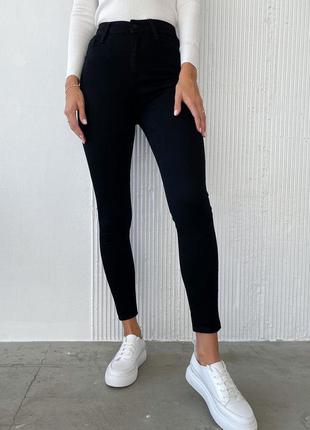 Черные джинсы скинни в обтяжку на высокой посадке с карманами модные трендовые стильные универсальные базовые