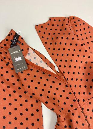 Коричневое платье в горошек 9