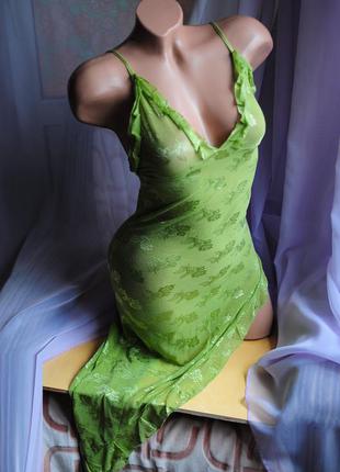 Восхитительный яркий насыщенный изумрудный зеленый пеньюар с шлейфом на одну сторону и трусиками